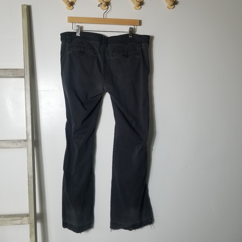 AEROPOSTALE WOMEN'S BLACK SKINNY FLARE PANTS SIZE 13/14 - Picture 2 of 16